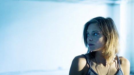 Lizzie Brocheré - Falling water : La connexion des rêves - Rêve et réalité - Film