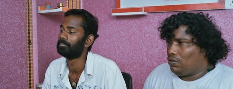 Ramesh Thilak, Yogi Babu - Kaakkaa Muttai - Photos