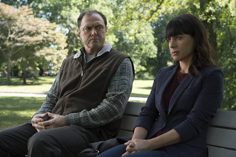 Boris McGiver, Constance Zimmer - House of Cards - Chapter 46 - Photos