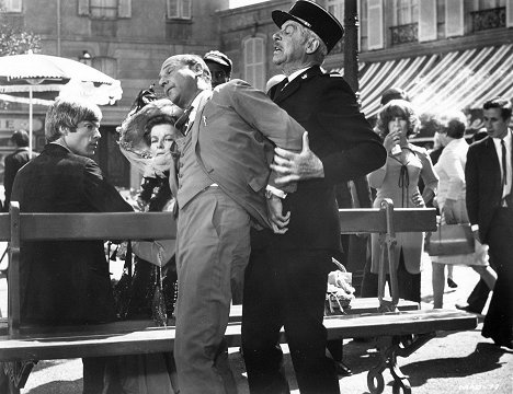 Richard Chamberlain, Katharine Hepburn, Donald Pleasence, Fernand Gravey - The Madwoman of Chaillot - Filmfotos
