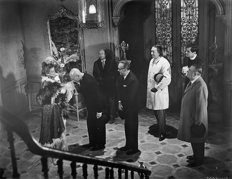 Katharine Hepburn, Yul Brynner, Donald Pleasence, Charles Boyer, Paul Henreid, John Gavin, Oskar Homolka - The Madwoman of Chaillot - Filmfotos