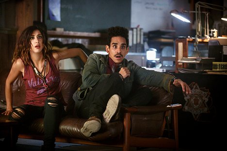 Dana DeLorenzo, Ray Santiago - Ash vs Evil Dead - Confinement - De la película