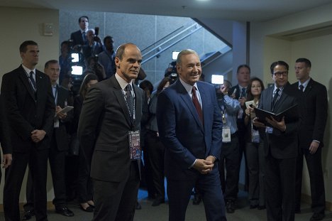 Michael Kelly, Kevin Spacey - House of Cards - Capítulo 48 - Do filme