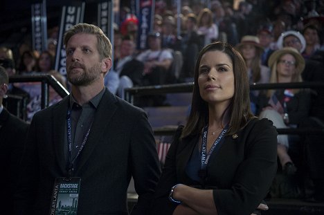 Paul Sparks, Neve Campbell - House of Cards - Nominierung - Filmfotos