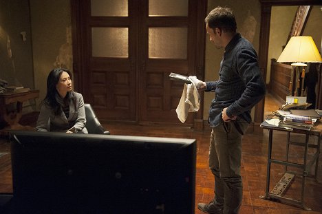 Lucy Liu - Elementary - The Long Fuse - Van film