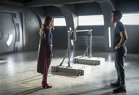 Melissa Benoist, Chris Wood - Supergirl - Sobrevivientes - De la película