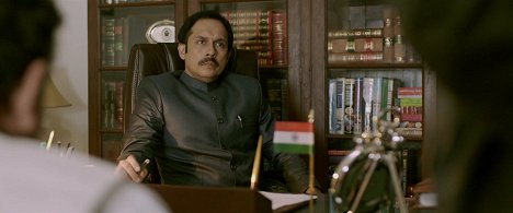 Tushar Dalvi - Madaari - De la película