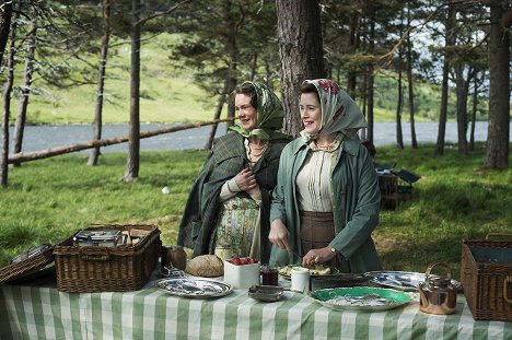 Victoria Hamilton, Claire Foy - The Crown - Gloriana - Photos