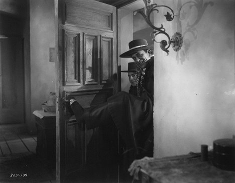 John George, Lon Chaney - The Unknown - Photos