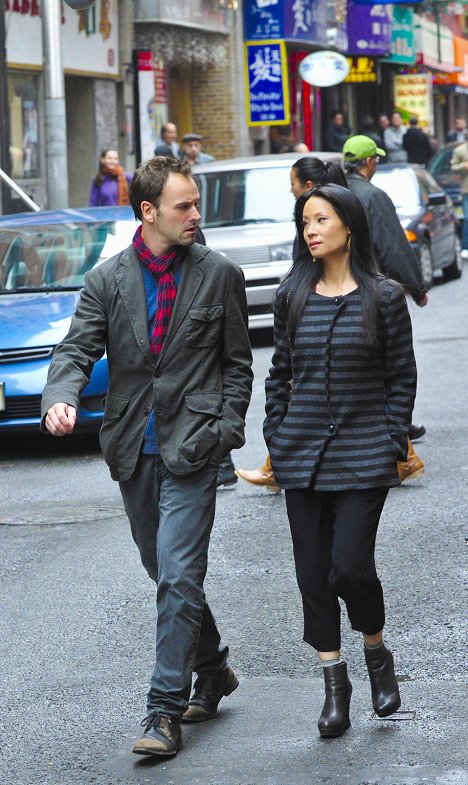 Jonny Lee Miller, Lucy Liu - Elementary - You Do It to Yourself - Film