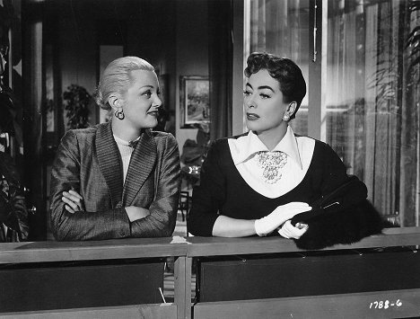 Jan Sterling, Joan Crawford - Female on the Beach - Van film