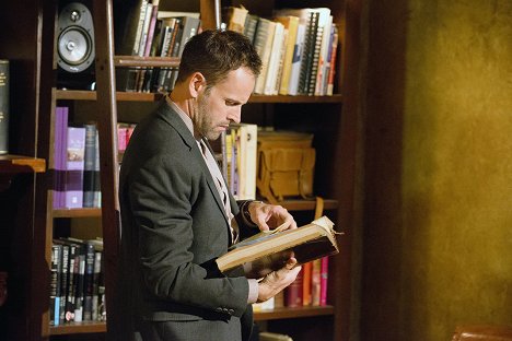 Jonny Lee Miller - Elementary - We Are Everyone - De la película