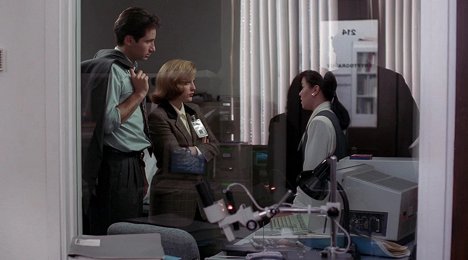 David Duchovny, Gillian Anderson, Akiko Morison - The X-Files - Conduit - Van film