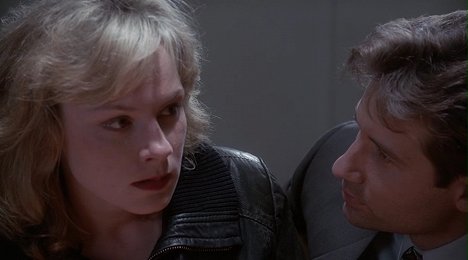 Shelley Owens, David Duchovny - The X-Files - L'Enlèvement - Film