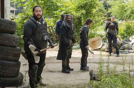 Cooper Andrews, Khary Payton - The Walking Dead - The Well - Photos
