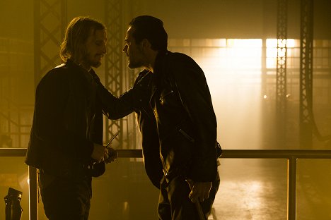 Austin Amelio, Jeffrey Dean Morgan - The Walking Dead - The Cell - Photos