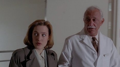 Gillian Anderson, George Touliatos - The X-Files - Eve - Film