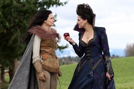 Ginnifer Goodwin, Lana Parrilla - Once Upon a Time - La Pomme empoisonnée - Film