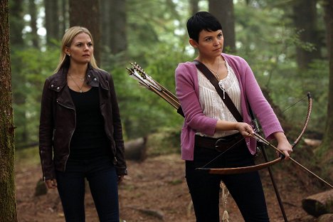 Jennifer Morrison, Ginnifer Goodwin - Once Upon a Time - Into the Deep - Photos