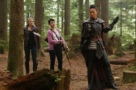 Jennifer Morrison, Ginnifer Goodwin, Jamie Chung - Once Upon a Time - Into the Deep - Van film