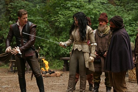 Josh Dallas, Ginnifer Goodwin, Lee Arenberg - Once Upon a Time - L'Orpheline - Film
