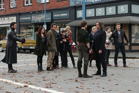 Colin O'Donoghue, Emilie de Ravin, Michael Raymond-James, Lana Parrilla, Jared Gilmore, Jennifer Morrison, Robert Carlyle, Ginnifer Goodwin, Josh Dallas - Egyszer volt, hol nem volt - Going Home - Filmfotók