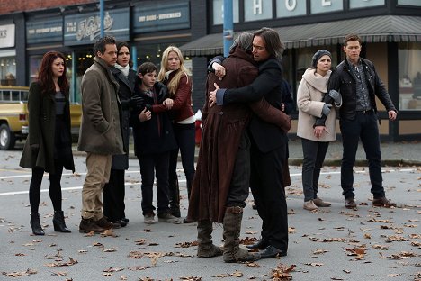 Emilie de Ravin, Michael Raymond-James, Lana Parrilla, Jared Gilmore, Jennifer Morrison, Robert Carlyle, Ginnifer Goodwin, Josh Dallas - Egyszer volt, hol nem volt - Going Home - Filmfotók