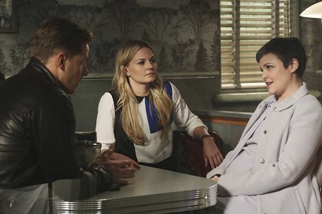 Jennifer Morrison, Ginnifer Goodwin - Once Upon a Time - Witch Hunt - Photos