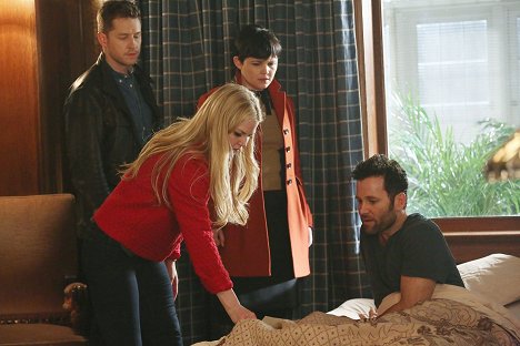 Josh Dallas, Jennifer Morrison, Ginnifer Goodwin, Eion Bailey - Once Upon a Time - Best Laid Plans - Photos