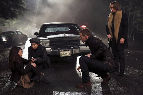 Emilie de Ravin, Ginnifer Goodwin, Josh Dallas, Robert Carlyle - Once Upon a Time - In the Name of the Brother - Photos