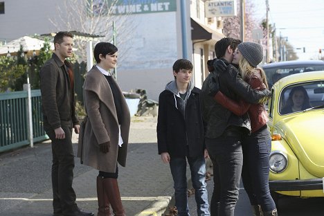 Josh Dallas, Ginnifer Goodwin, Jared Gilmore, Jennifer Morrison - Once Upon a Time - Mother - Photos
