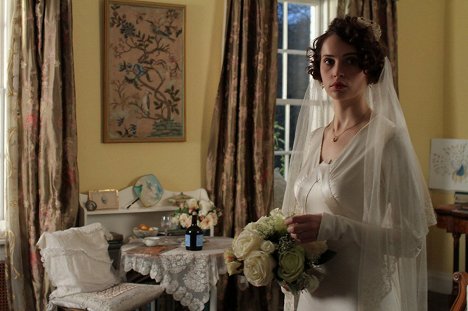 Felicity Jones - Cheerful Weather for the Wedding - Filmfotos