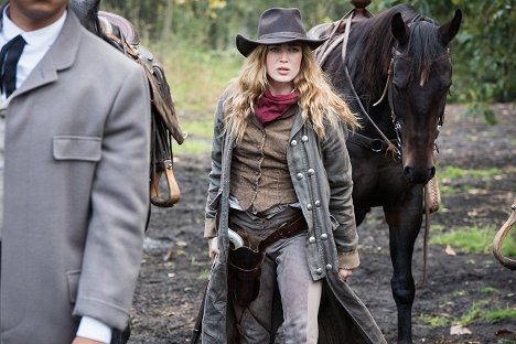 Caity Lotz - Legends of Tomorrow - Outlaw Country - Photos
