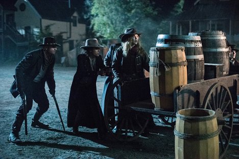 Maisie Richardson-Sellers, Caity Lotz - Legends of Tomorrow - Outlaw Country - Photos