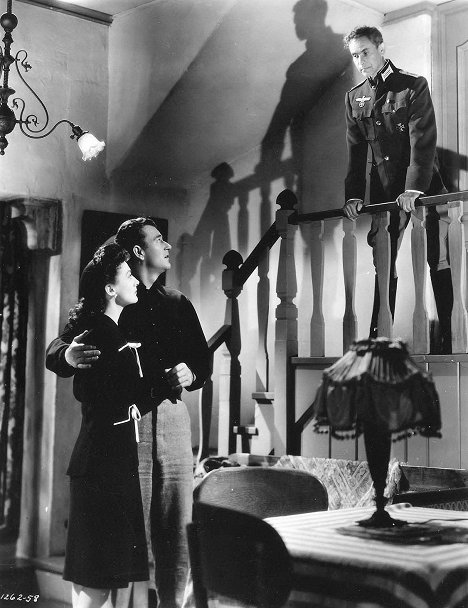 Joan Crawford, John Wayne, Ernst Deutsch - Reunion in France - Z filmu