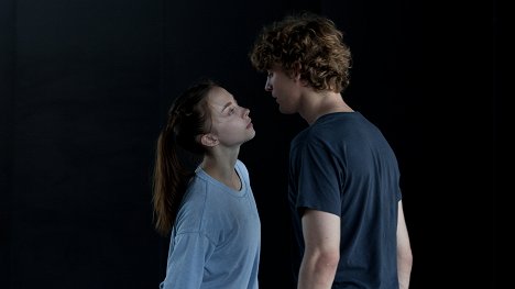 Anastasia Shevtsova, Niels Schneider - Polina - De filmes