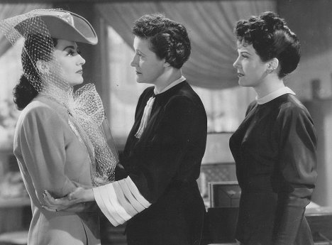 Joan Crawford, Odette Myrtil, Ann Ayars - Reunion in France - Film