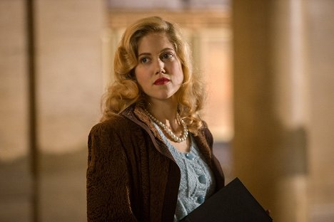 Charity Wakefield - Close to the Enemy - Episode 4 - Filmfotos
