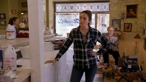 Emmy Rossum, June Squibb - Shameless - You'll Never Ever Get a Chicken in Your Whole Entire Life - De la película