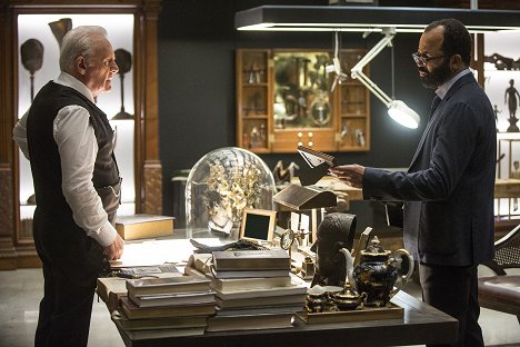 Anthony Hopkins, Jeffrey Wright - Westworld - The Stray - Photos