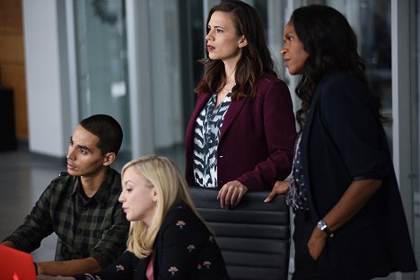 Manny Montana, Emily Kinney, Hayley Atwell, Merrin Dungey - Conviction - Mother's Little Burden - Film