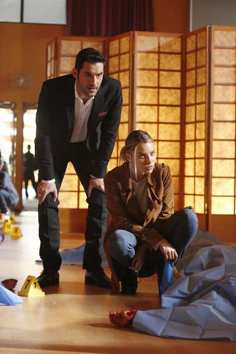 Tom Ellis, Lauren German - Lucifer - Trip to Stabby Town - Photos