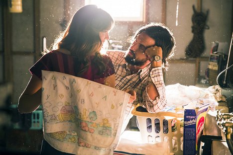 Mandy Moore, Milo Ventimiglia - This Is Us - The Best Washing Machine in the Whole World - Photos