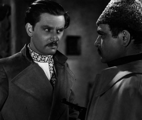 Anton Walbrook, Akim Tamiroff - The Soldier and the Lady - Z filmu