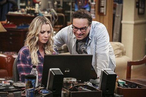 Kaley Cuoco, Johnny Galecki - The Big Bang Theory - The Fetal Kick Catalyst - Photos