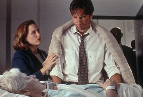 Gillian Anderson, David Duchovny - The X-Files - Herrenvolk - Photos