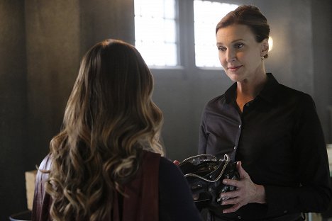 Melissa Benoist, Brenda Strong - Supergirl - The Darkest Place - Z filmu