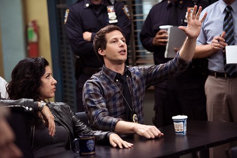 Stephanie Beatriz, Andy Samberg - Brooklyn Nine-Nine - Er ist polizeiliches Dynamit - Filmfotos