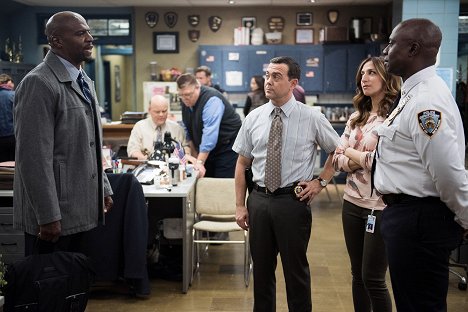 Terry Crews, Joe Lo Truglio, Chelsea Peretti, Andre Braugher - Brooklyn Nine-Nine - Inspector Dave Majors - De la película