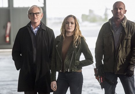 Victor Garber, Caity Lotz, Dominic Purcell - The Flash - Invasion! - Photos
